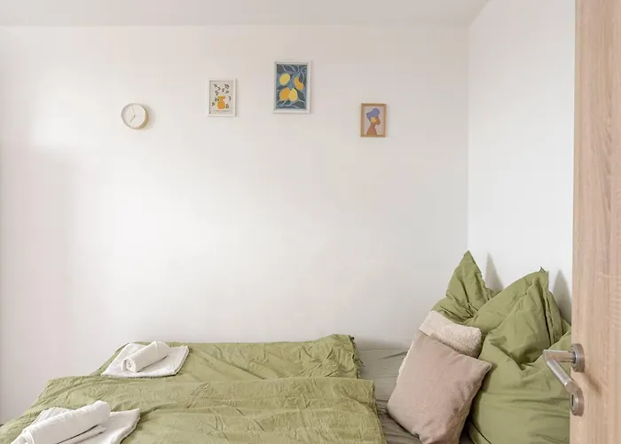 Διαμέρισμα Schoenes Mit Parkplatz & 24h Checkin 2