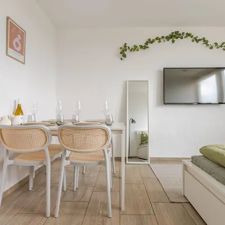 Schoenes Mit Parkplatz & 24h Checkin 2 Appartement *