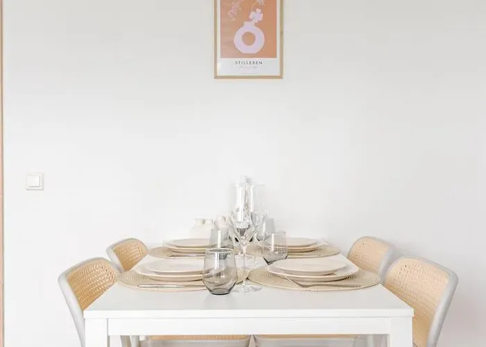 Schoenes Mit Parkplatz & 24h Checkin 2 * Colónia