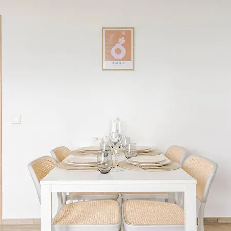 Schoenes Mit Parkplatz & 24h Checkin 2 * Colonia